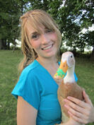 Kaunotar ja hirviö: Catherine Corcoran ja Kevin the Wonder Duck.