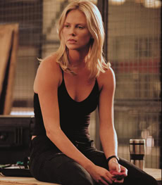 Post image for Charlize Theron Junon tekijöiden elokuvaan