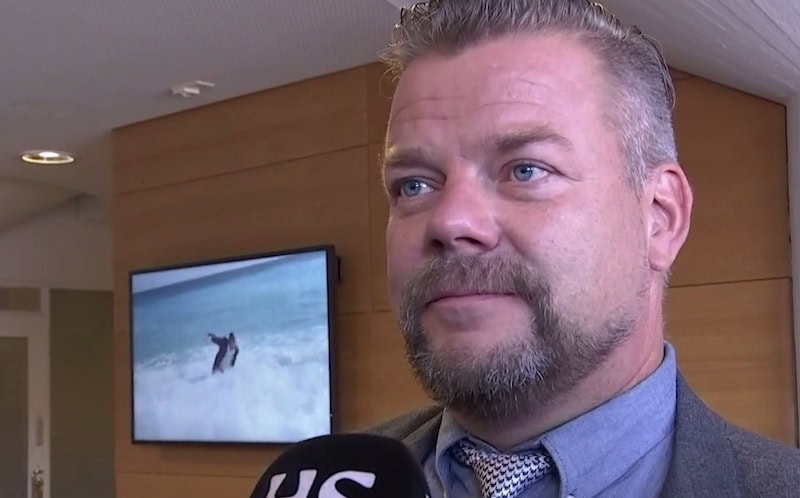 Actualizar País Folleto Näyttelijä Niko Saarela haahuilee ja kaatuilee toistuvasti oikeustalolla Jari Sillanpään takana kesken haastattelun: Katso hauska video! | Episodi.fi Actualizar País Folleto Näyttelijä Niko Saarela haahuilee ja kaatuilee toistuvasti oikeustalolla Jari Sillanpään takana kesken haastattelun: Katso hauska video! | Episodi.fi