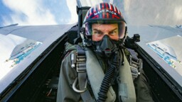 Tiesitkö tätä? Vain yksi Top Gun -tähti selvisi hävittäjätestistä oksentamatta – ja se ei ollut Tom Cruise