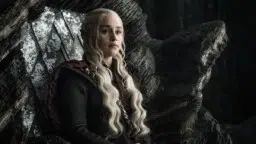 Emilia Clarke selvensi paria Game of Thrones -huhua – Kertoo mitä mieltä oli Daenerysin lopusta