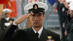 Illalla tv:ssä: Aivot narikkaan! Steven Seagalin ehkä paras toimintaraina – säväytti jopa Harrison Fordia