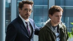 Päivän mahtavaan supersankarileffaan jäi hämmentävä moka – ohjaajan muisti petti katastrofaalisesti