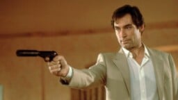 Illalla tv:ssä: Sekä 007 että Moneypenny vaihtuivat pätevään Bond-seikkailuun – norjalainen bändi laulaa tunnarin