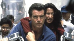 Tänään tv:ssä: Vuoden 1997 Bond-leffassa nähdään hämmenttävän nykyaikainen kännykkä
