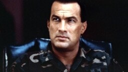 Tänään tv:ssä: Mihin katosi Steven Seagal? Vuoden 1996 toimintaelokuvan tuotannossa tapahtui jotain outoa