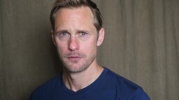 Näin Alexander Skarsgård tanssi Käärijän tahtiin kuuluisalla homoklubilla