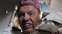 Tänään tv:ssä: Heikki Silvennoinen tekee hauskan roolisuorituksen vuoden 2014 Kummeli-elokuvassa