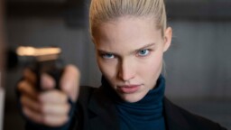 Illalla tv:ssä: Vuoden 2019 toimintajännäri jäi vähälle huomiolle – vaarallinen nuori nainen on salamurhaaja Pariisissa