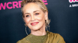 67-vuotias Sharon Stone: ”Täytyykö virtsaaminen ja hampaiden pesukin salata?”