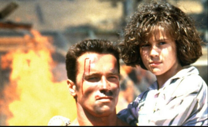 Illalla esitetään Schwarzeneggerin kova toimintatykitys – Arskan ehdotus järkytti ohjaajan: ”Mikä helvetti sinua vaivaa?”