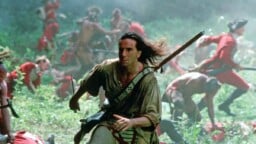 Illalla tv:ssä: Daniel Day-Lewis vei seikkailuelokuvaan valmistautumisen äärimmäisyyksiin – eristäytyi kuukausiksi metsään