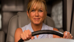 Jennifer Aniston äityi keikuttamaan paljasta kehoaan illan elokuvassa – pepun väitettiin valheellisesti kuuluneen sijaisvartalolle