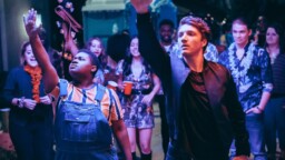 Tänään tv:ssä: Jenkkikomedia syntyi suomalaisvoimin – Hupaisa elokuva vuodelta 2020