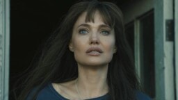 Tänään tv:ssä: Neljän tähden jännäri vuodelta 2021 – Angelina Jolie rajussa roolissa