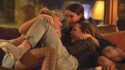 Illalla tv:ssä: Suomalaishitti nuorista tytöistä hurmasi yleisön – vuoden 2022 ykkösleffa!