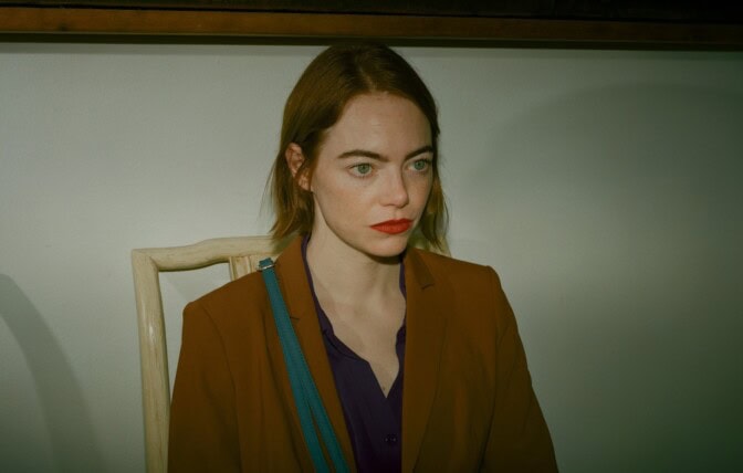 Nyt suoratoistona: Emma Stone ja Jesse Plemons leikkivät kolmoisrooleilla Yorgos Lanthimoksen oudoimmassa elokuvassa