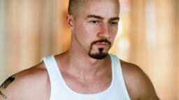 Illalla tv:ssä: Edward Norton tekee hurjan roolin – elokuvan järkyttävä kohtaus jää väistämättä mieleen