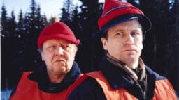 Päivällä tv:ssä: Hulvaton lyhytelokuva vuodelta 1999 kertoo suomalaismiehistä – Aki Kaurismäki tuottajana