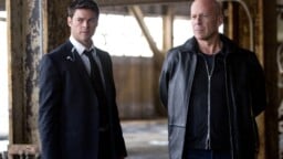 Illalla tv:ssä: Bruce Willisin elokuva on yksi hänen 2010-luvun onnistuneimmista – Karl Urban säikäytti toimintalegendan