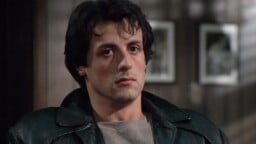 Sylvester Stallone oli ennen menestystään niin rutiköyhä että myi koiransa – raapusti sitten illan elokuvan käsikirjoituksen