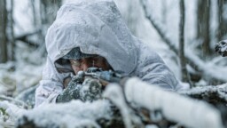 Yle: Tarkka-ampuja Simo Häyhästä kertova sotaelokuva etenee – ”Tästä tulee Häyhän hengessä kerrottu elokuva”