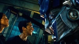 Michael Bay palaa robottien pariin 605 miljoonan dollarin floppinsa jälkeen