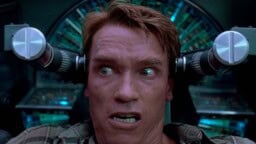 Arnold Schwarzenegger latoi pöytään yhden ehdon jolla suostuisi samaan elokuvaan Karvisen kanssa – ”Täytyy olla hyvä syy”