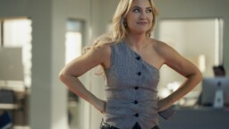 Kate Hudsonin uusi sarja on Netflix-hitti myös Suomessa – ”Ohjelma jossa päähenkilöllä on moraali kohdallaan, on hälyttävän harvinaista”