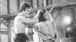 Jackie Chan esitti maailman legendaarisimman kungfu-elokuvan kohtauksen 52 vuoden jälkeen – ”Kuolenko tällä kertaa?”