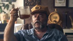 Illalla tv:ssä: Suomi-komedia oli vuoden 2025 suurimpia hittejä – nyt on panoksena maine ja perheen välit