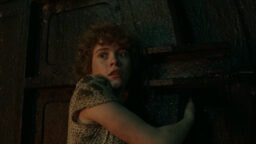 Nyt HBO Maxissa: Kaikkien aikojen menestynein kauhuelokuva – 704,2 miljoonan tulot!