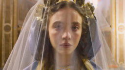 Sydney Sweeney kohahdutti hyväntekeväisyystapahtumassa – mekostahan näkyy läpi!