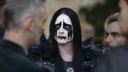 Illalla tv:ssä: Lähdetäänkö Saksaan rokkaamaan? Nyt ei ole luvassa kevyt reissu!