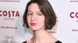 Suosikkisarjasta tutun kirjailijan teokset saatetaan poistaa kirjakaupoista – Tukee valtion mukaan terroristeja