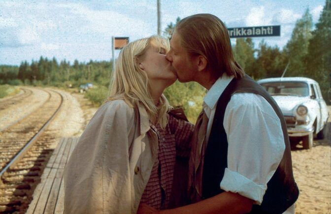 Illalla tv:ssä: Mika Kaurismäen esikoispitkä nappasi Jussi-palkinnon – tärkeä rooli Matti Pellonpäälle