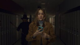 Nyt HBO Maxissa: Vuoden 2023 kauhuelokuvan ikärajaa piti nostaa Suomessa – K18-leffa mässäilee väkivallalla