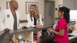 Hillittömän hauska komediasarja palaa telkkariin 15 vuoden tauon jälkeen!