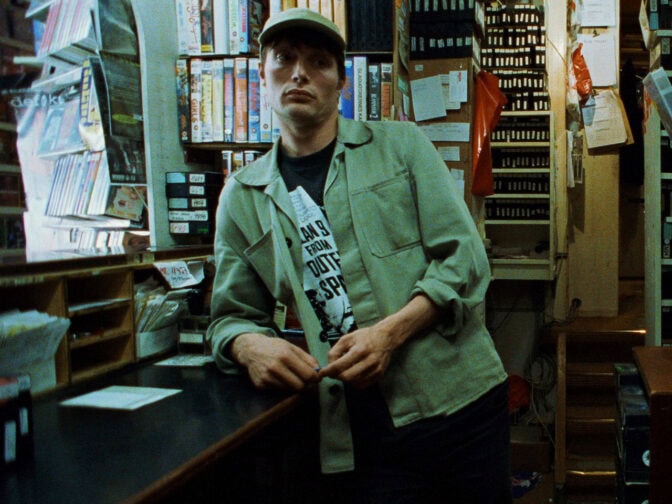 Nyt suoratoistona: Ahdistusta ja väkivaltaa – Mads Mikkelsen työskenteli videovuokraamossa valmistautuessaan rooliin