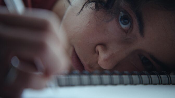 Romanttinen viikonloppu muuttuu painajaiseksi – Kauhuelokuva rakentaa karmivan tunnelman