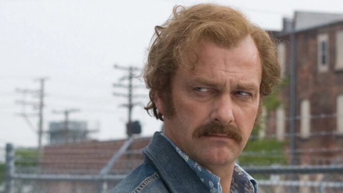 Tänään tv:ssä: Neljän tähden gangsterileffa vuodelta 2011 – ”Mukaansatempaava rikoskuvaus”