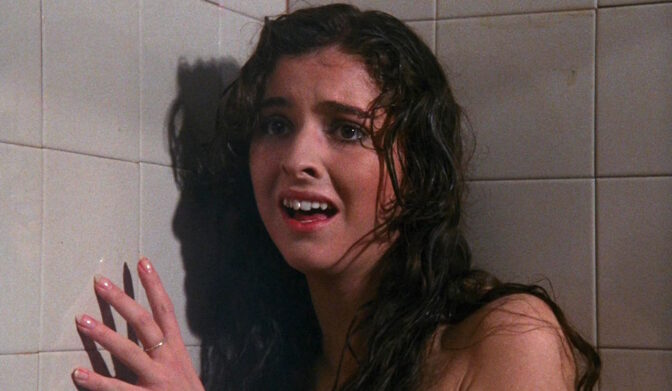 Vain aikuisille: Ilmaiskatselussa 80-luvun häpeilemätön splatter-sensaatio – kaikki moottorisahailu ei tapahdu Texasissa