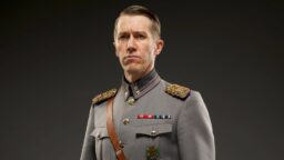 Kotimainen uutuuselokuva sijoittuu vuoteen 1930 – Jussi Vatanen esittää viinaanmenevää upseeria