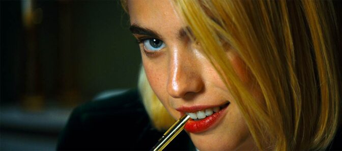 Rebecca on domina jonka makuuhuone on taistelukenttä – viettelevän synkkä komedia lisättiin suoratoistoon