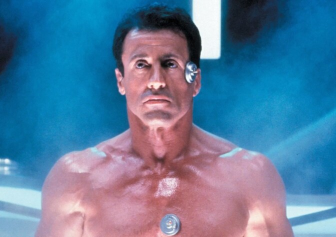 Tänään tv:ssä: Viihdyttävä toimintaelokuva vuodelta 1993 – Takuumiehinä Stallone ja Wesley Snipes