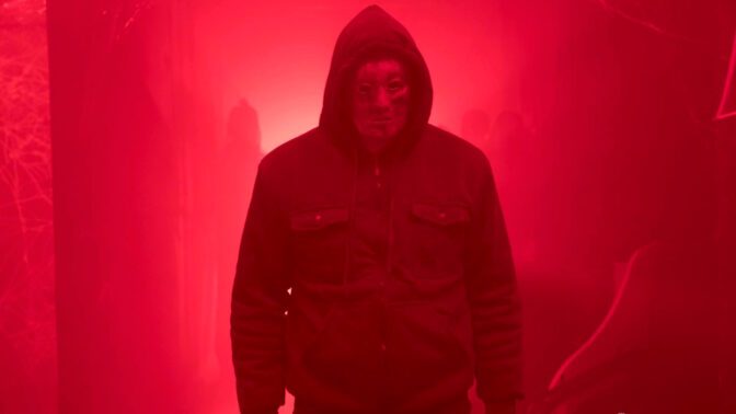 Nyt suoratoistossa: Kauhuteemapuiston kulisseissa vaanii todellinen murhaaja