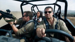 Näe Jake Gyllenhaal ja Henry Cavill Guy Ritchien toimintakomediassa – katso In the Greyn traileri