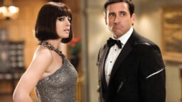 Nyt Netflixissä: Steve Carell ja Anne Hathaway 60-luvun klassikosta tehdyssä leffassa – mukana 5 minuutin laskuvarjohyppy