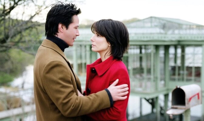 Tänään tv:ssä: Keanu Reeves ja Sandra Bullock romanttisessa fantasiassa 20 vuoden takaa