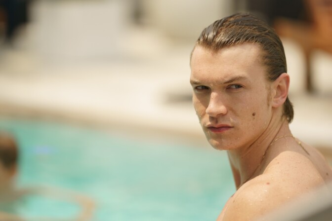 Räjähdysmäisen suosittu sarja tuli viimein suoratoistoon: ”Saa katsojan posket punottamaan”